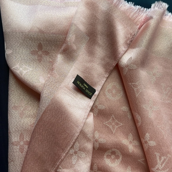 Louis Vuitton scarf - Picture 3 of 3
